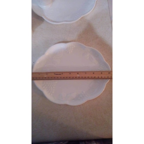 Colony Milk glass teacups and plates (set of 4) - Picture 5 of 8